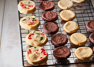 Mini-Shortbread cookies on cooling rack